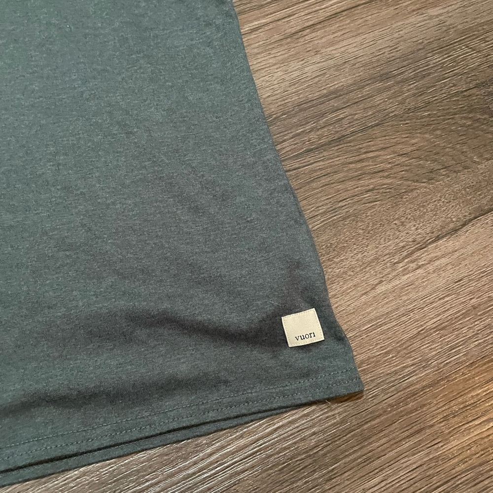 Vuori Performance Tank Top - Picture 2 of 4